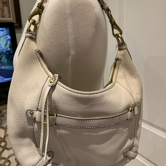 🔥SOLD🔥 Cole Haan leather cream handbag, perfect for that winter white look!! - Picture 3 of 7